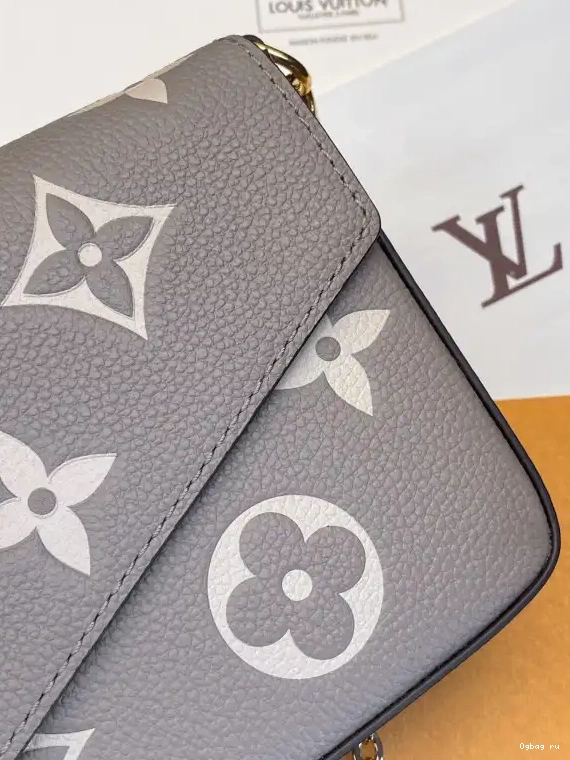 VUITTON POCHETTE LOUIS FÉLICIE 0707